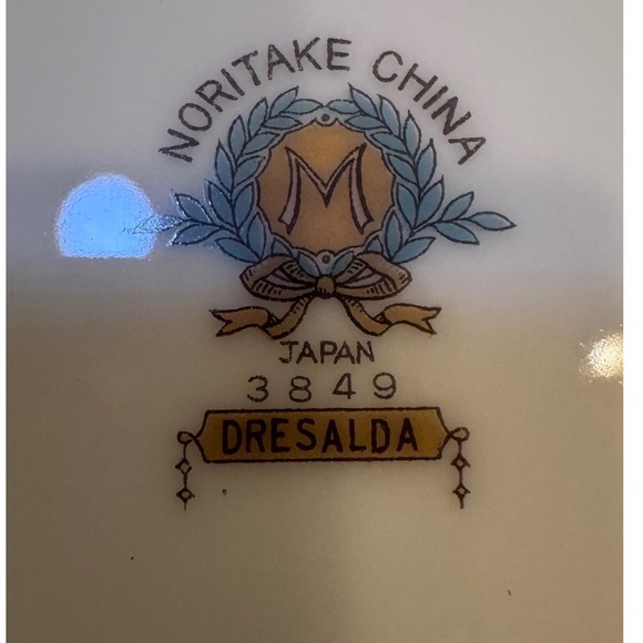 Noritake China Dresalda 3849 Rimmed Soup Bowl Floral Gold Scroll Japan Vintage - Picture 2 of 8